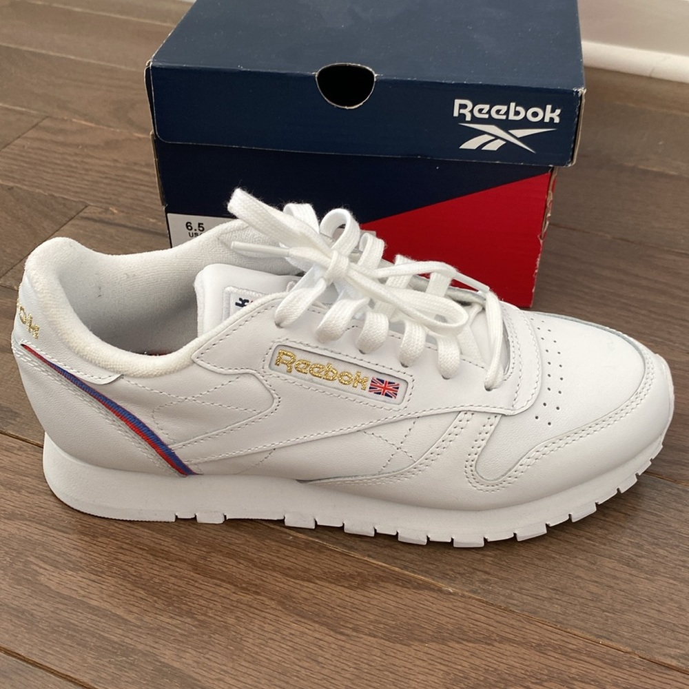 Reebok Women’s Classic World Flag Leather Shoes